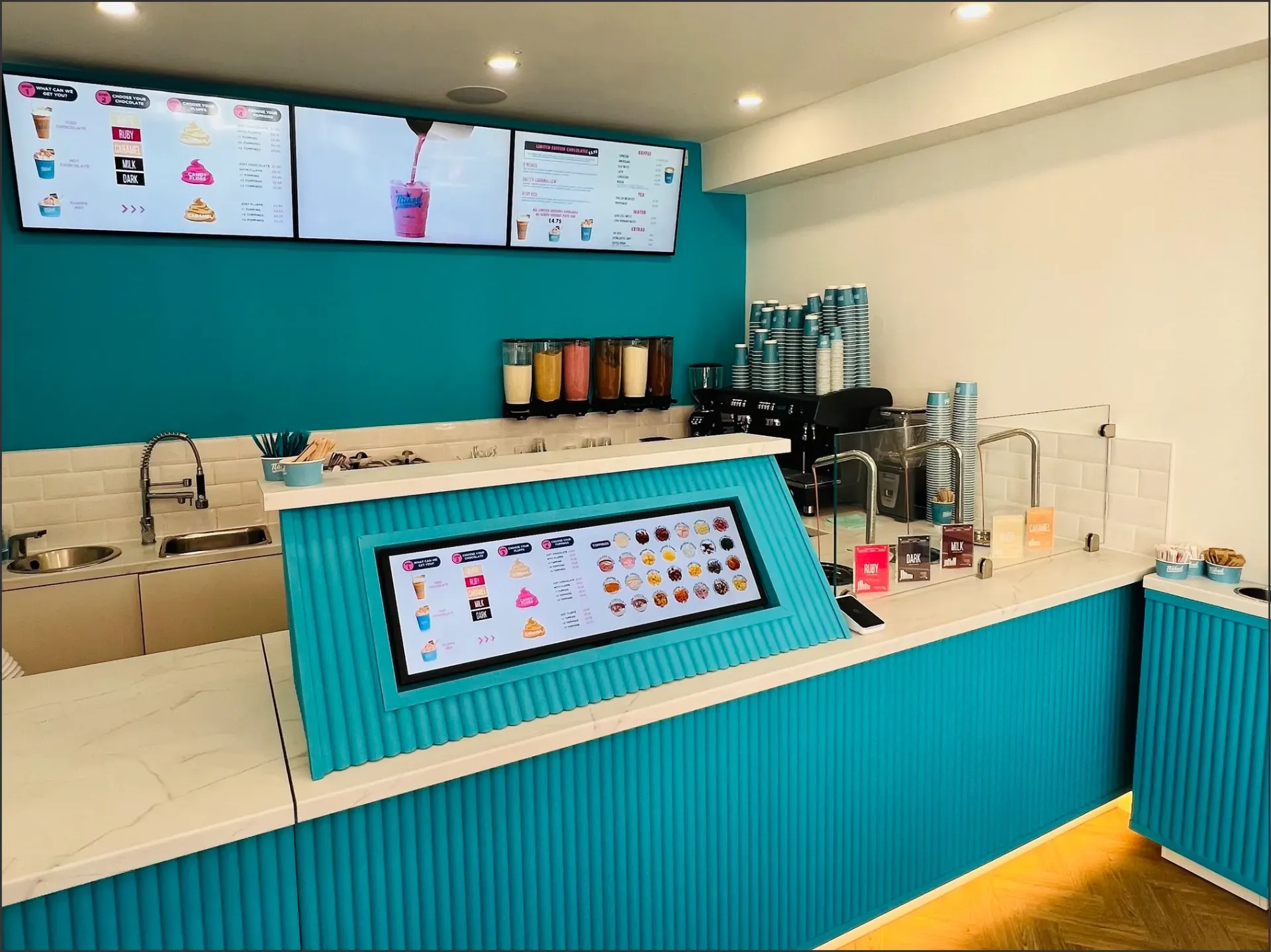 Ultra-Wide Stretched Bar Displays